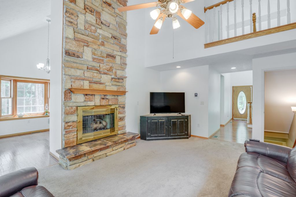 Image 17 of property listing at 14798 N Serenity Lane, Mt Vernon, IL 62864