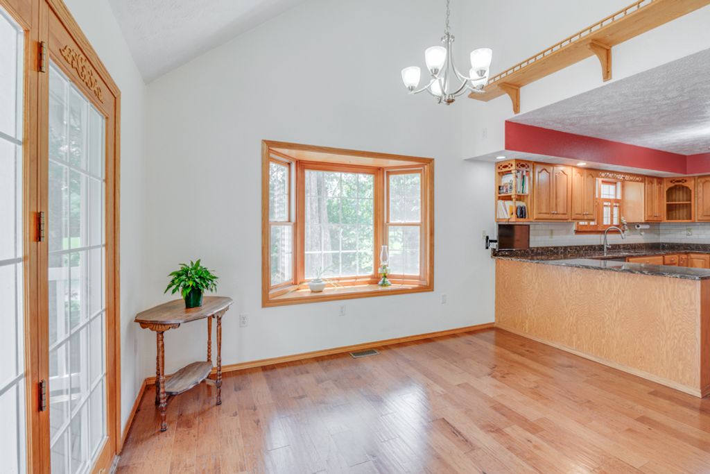 Image 18 of property listing at 14798 N Serenity Lane, Mt Vernon, IL 62864