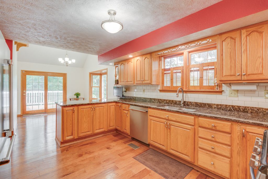 Image 22 of property listing at 14798 N Serenity Lane, Mt Vernon, IL 62864