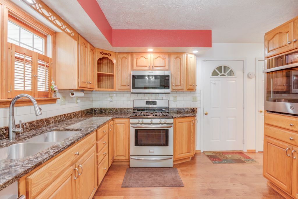 Image 23 of property listing at 14798 N Serenity Lane, Mt Vernon, IL 62864