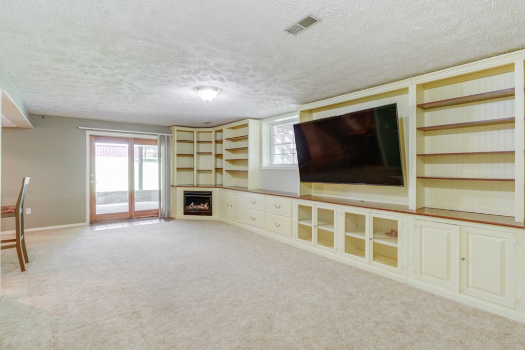 Image 26 of property listing at 14798 N Serenity Lane, Mt Vernon, IL 62864