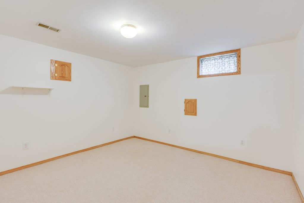 Image 30 of property listing at 14798 N Serenity Lane, Mt Vernon, IL 62864