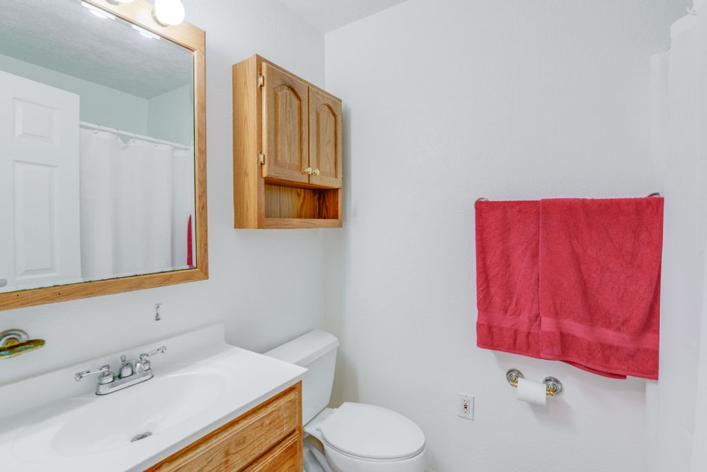 Image 32 of property listing at 14798 N Serenity Lane, Mt Vernon, IL 62864