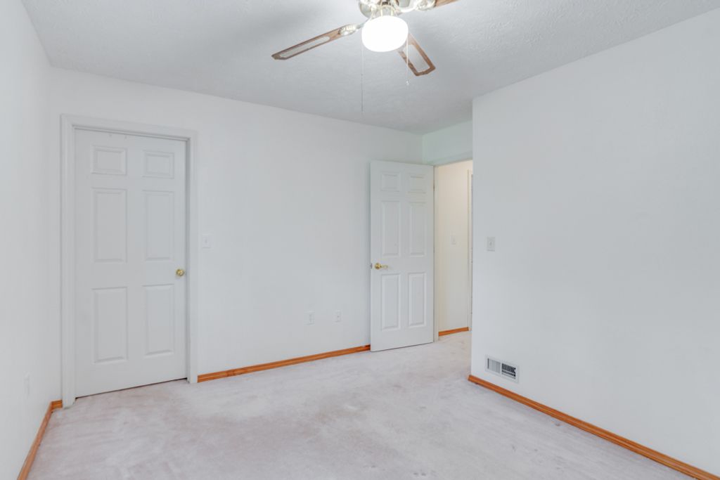 Image 33 of property listing at 14798 N Serenity Lane, Mt Vernon, IL 62864