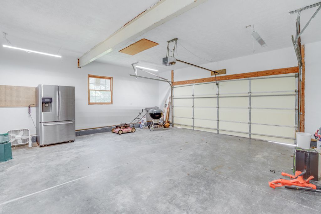 Image 35 of property listing at 14798 N Serenity Lane, Mt Vernon, IL 62864