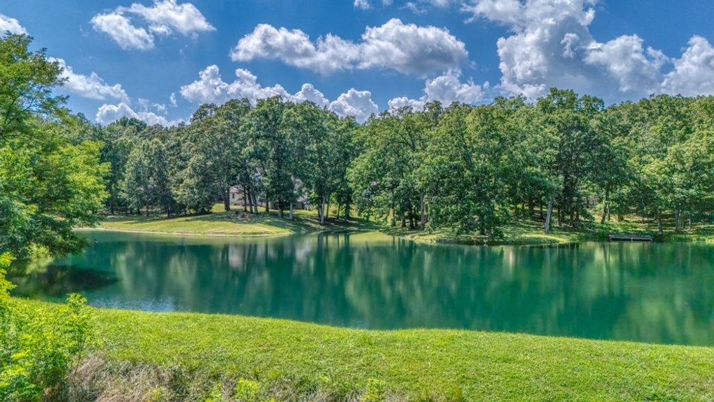 Image 5 of property listing at 14798 N Serenity Lane, Mt Vernon, IL 62864