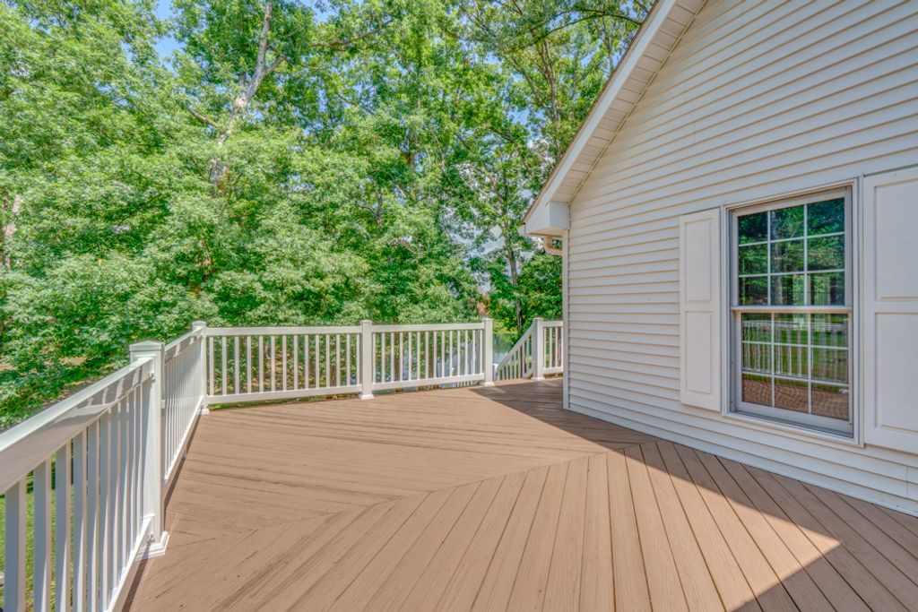 Image 41 of property listing at 14798 N Serenity Lane, Mt Vernon, IL 62864