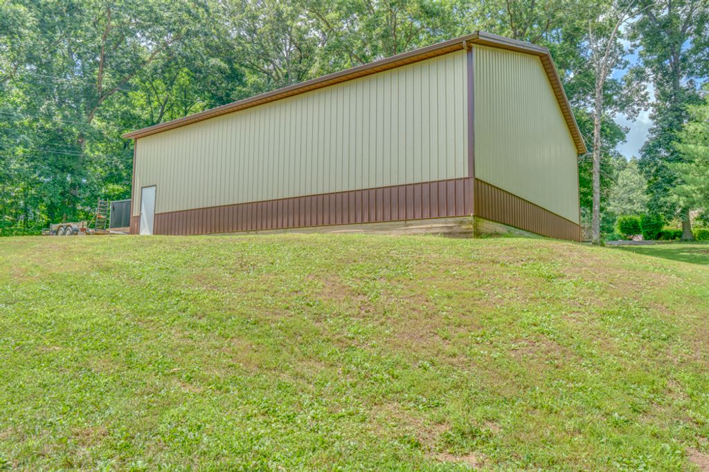 Image 46 of property listing at 14798 N Serenity Lane, Mt Vernon, IL 62864