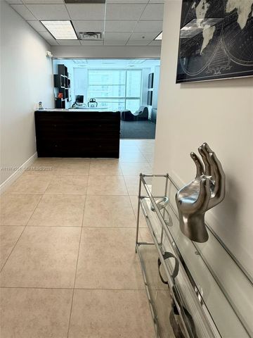 175 SW 7th St 1605-1606, Miami, FL 33130