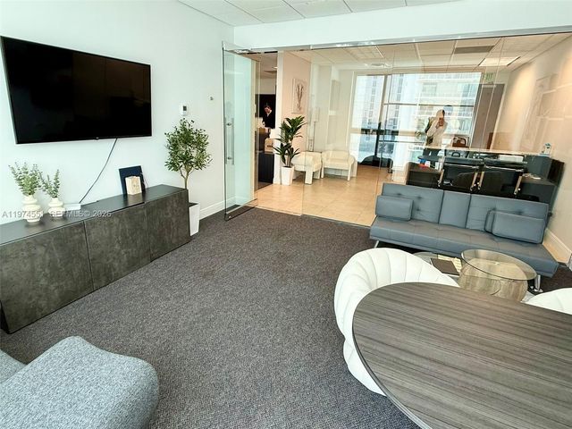 175 SW 7th St 1605-1606, Miami, FL 33130