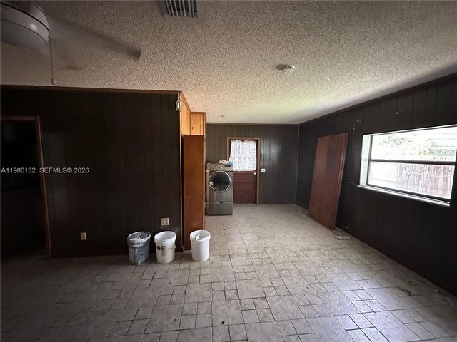 162 SE 27th Way, Boynton Beach, FL 33435