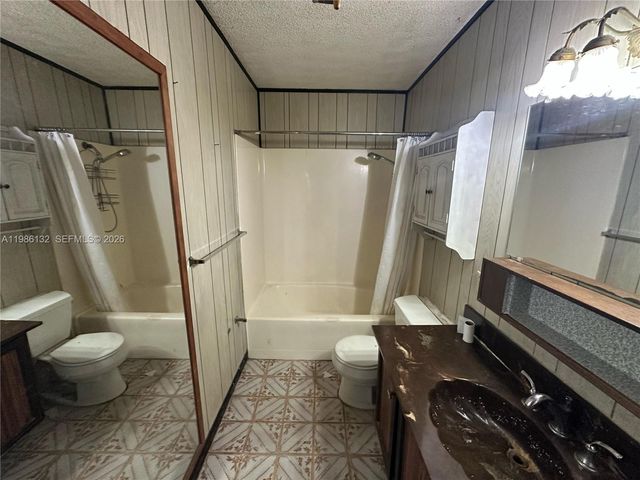 162 SE 27th Way, Boynton Beach, FL 33435