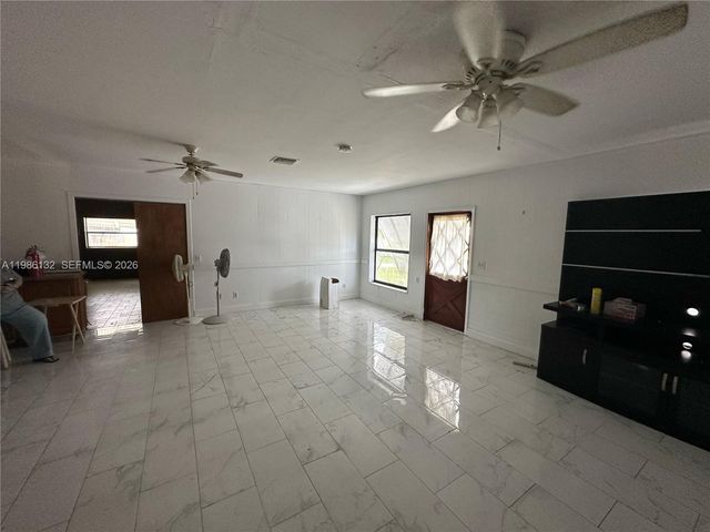 162 SE 27th Way, Boynton Beach, FL 33435