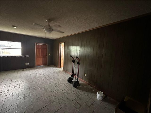 162 SE 27th Way, Boynton Beach, FL 33435