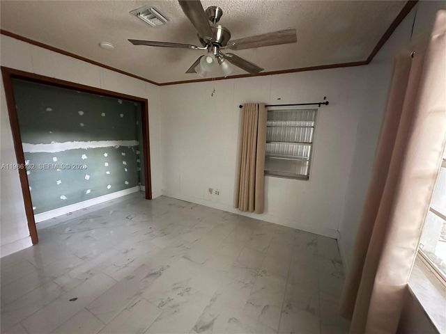 162 SE 27th Way, Boynton Beach, FL 33435