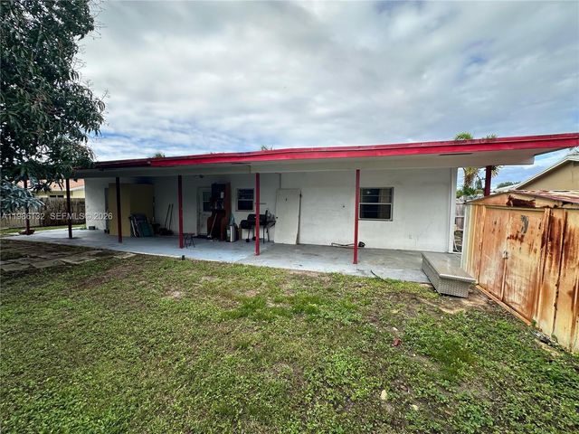 162 SE 27th Way, Boynton Beach, FL 33435