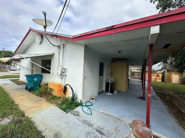 162 SE 27th Way, Boynton Beach, FL 33435