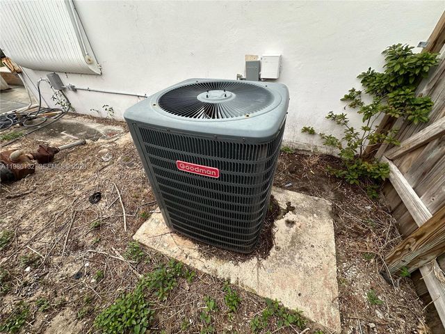 162 SE 27th Way, Boynton Beach, FL 33435