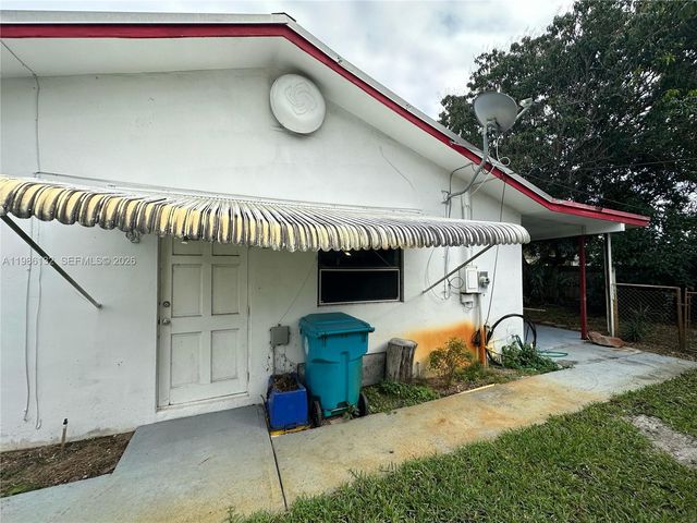 162 SE 27th Way, Boynton Beach, FL 33435