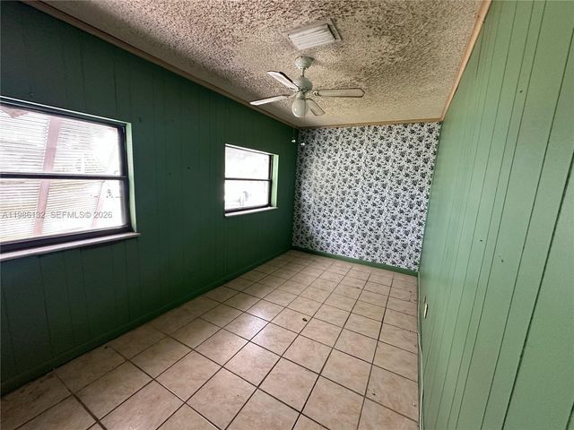 162 SE 27th Way, Boynton Beach, FL 33435