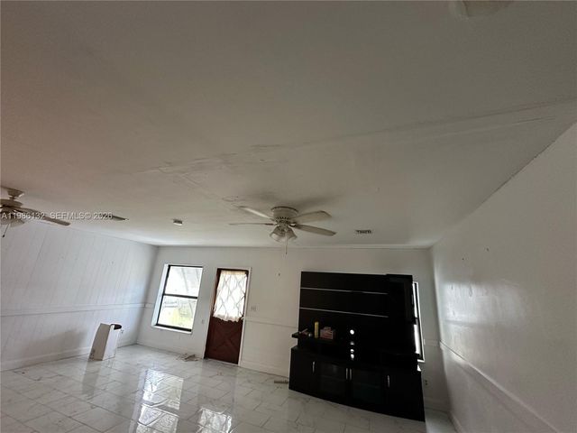 162 SE 27th Way, Boynton Beach, FL 33435