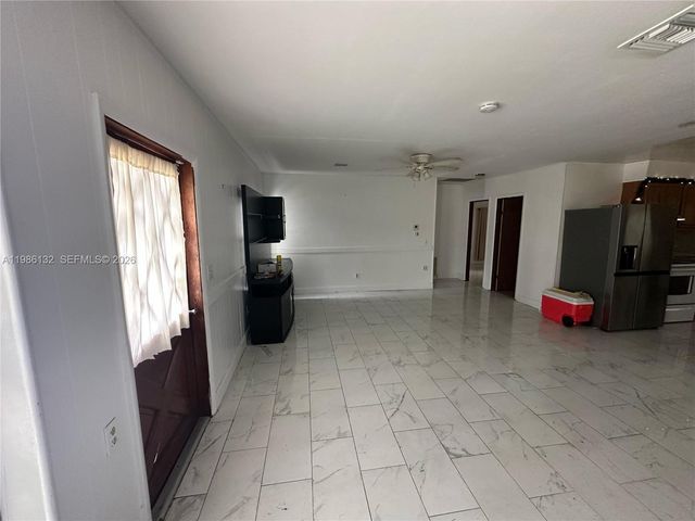 162 SE 27th Way, Boynton Beach, FL 33435