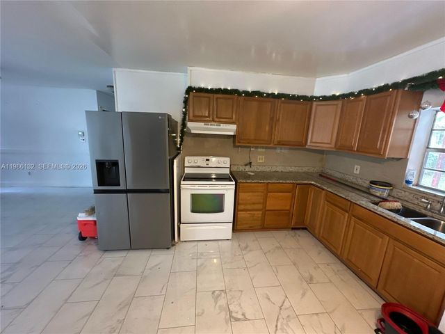 162 SE 27th Way, Boynton Beach, FL 33435