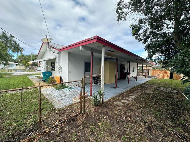 162 SE 27th Way, Boynton Beach, FL 33435