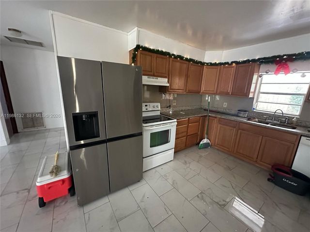 162 SE 27th Way, Boynton Beach, FL 33435