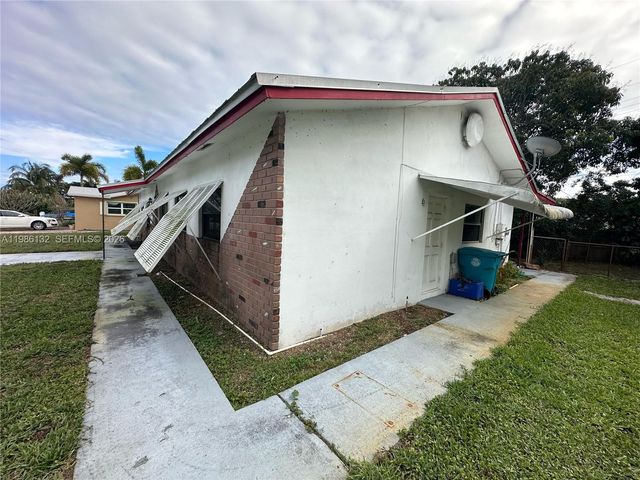 162 SE 27th Way, Boynton Beach, FL 33435