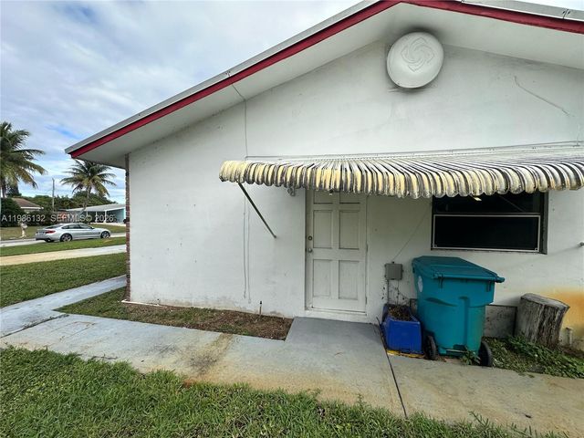 162 SE 27th Way, Boynton Beach, FL 33435