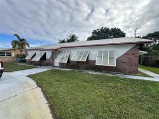 162 SE 27th Way, Boynton Beach, FL 33435