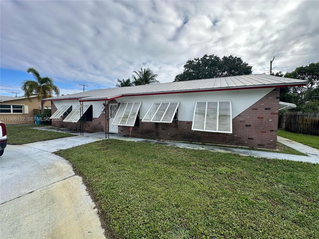 162 SE 27th Way, Boynton Beach, FL 33435