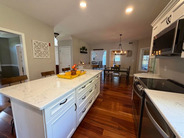 5 Fiddlehead Lane, Chester, NH 03036