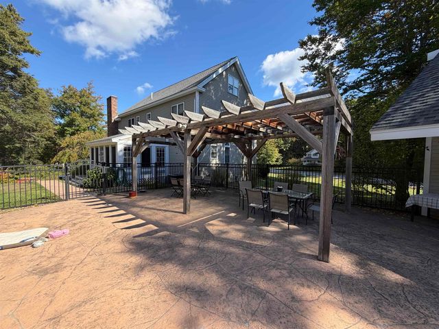 5 Fiddlehead Lane, Chester, NH 03036
