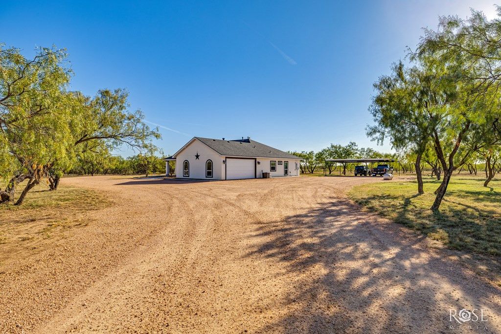 Image 4 of property listing at 9535 Iron Spoke Trail, Carlsbad, TX 76934