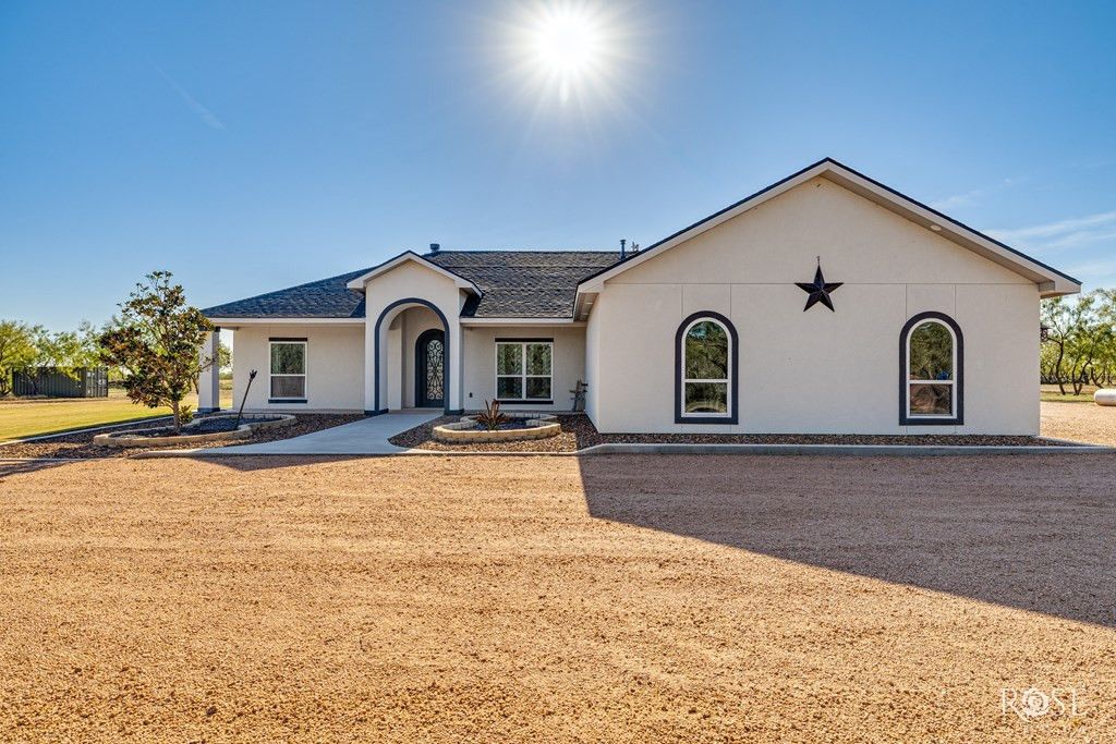 Image 5 of property listing at 9535 Iron Spoke Trail, Carlsbad, TX 76934