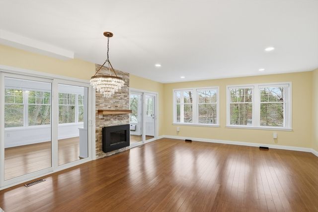 284 Whiley Rd, Groton, MA 01450