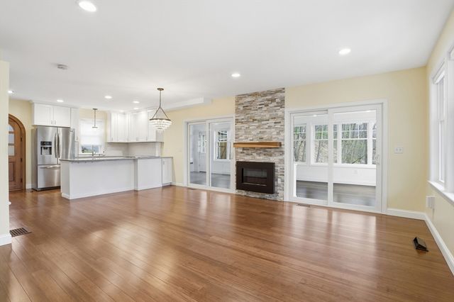 284 Whiley Rd, Groton, MA 01450