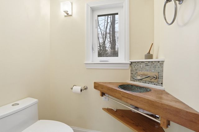 284 Whiley Rd, Groton, MA 01450