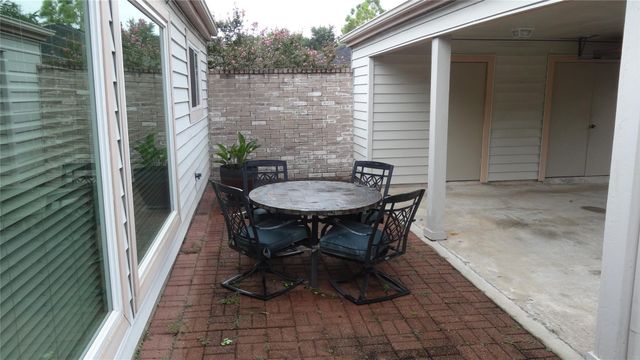 3843 Vineyard Drive, Houston, TX 77082
