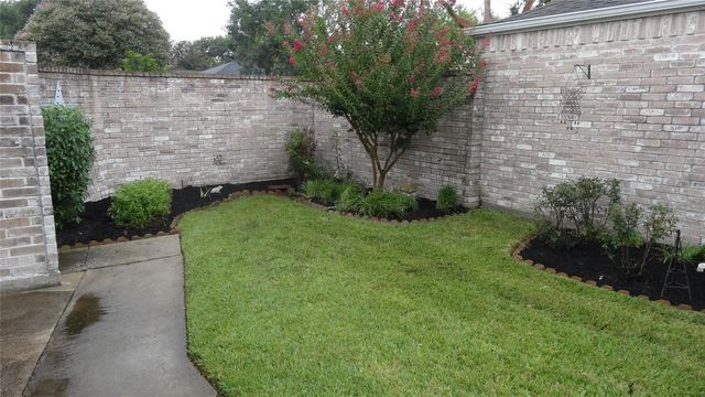 3843 Vineyard Drive, Houston, TX 77082