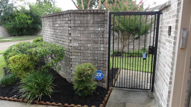3843 Vineyard Drive, Houston, TX 77082