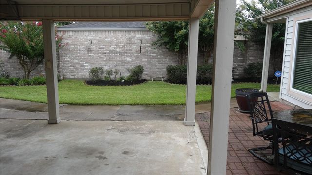 3843 Vineyard Drive, Houston, TX 77082
