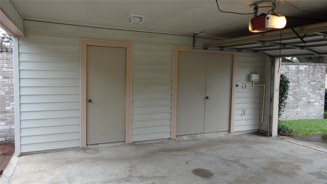 3843 Vineyard Drive, Houston, TX 77082