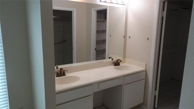 3843 Vineyard Drive, Houston, TX 77082