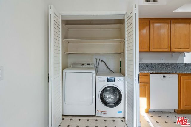 11706 Montana Avenue 204, Los Angeles, CA 90049