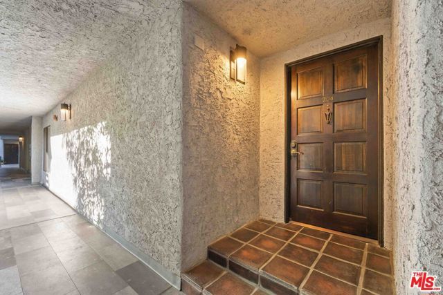 11706 Montana Avenue 204, Los Angeles, CA 90049