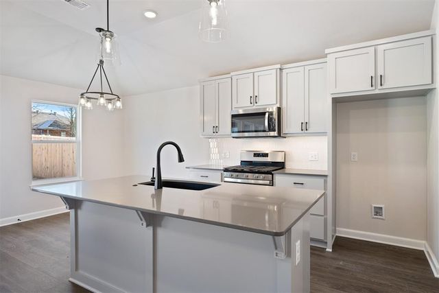 318 Park Lane, Harrah, OK 73045