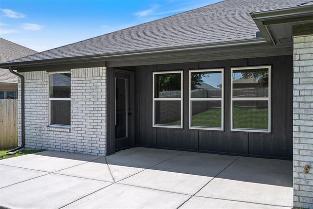 318 Park Lane, Harrah, OK 73045